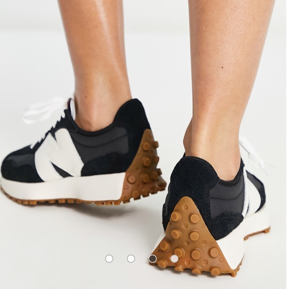 New Balance 327 Black Sneakers - Picture 2 of 15